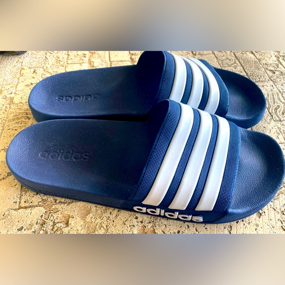 adidas Men's Flip Flop Beach & Pool Shoes, Collegiate Navy and white